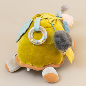 trois-petit-lapins-activity-turtle-back-with-ring-rattle-and-hedgehog
