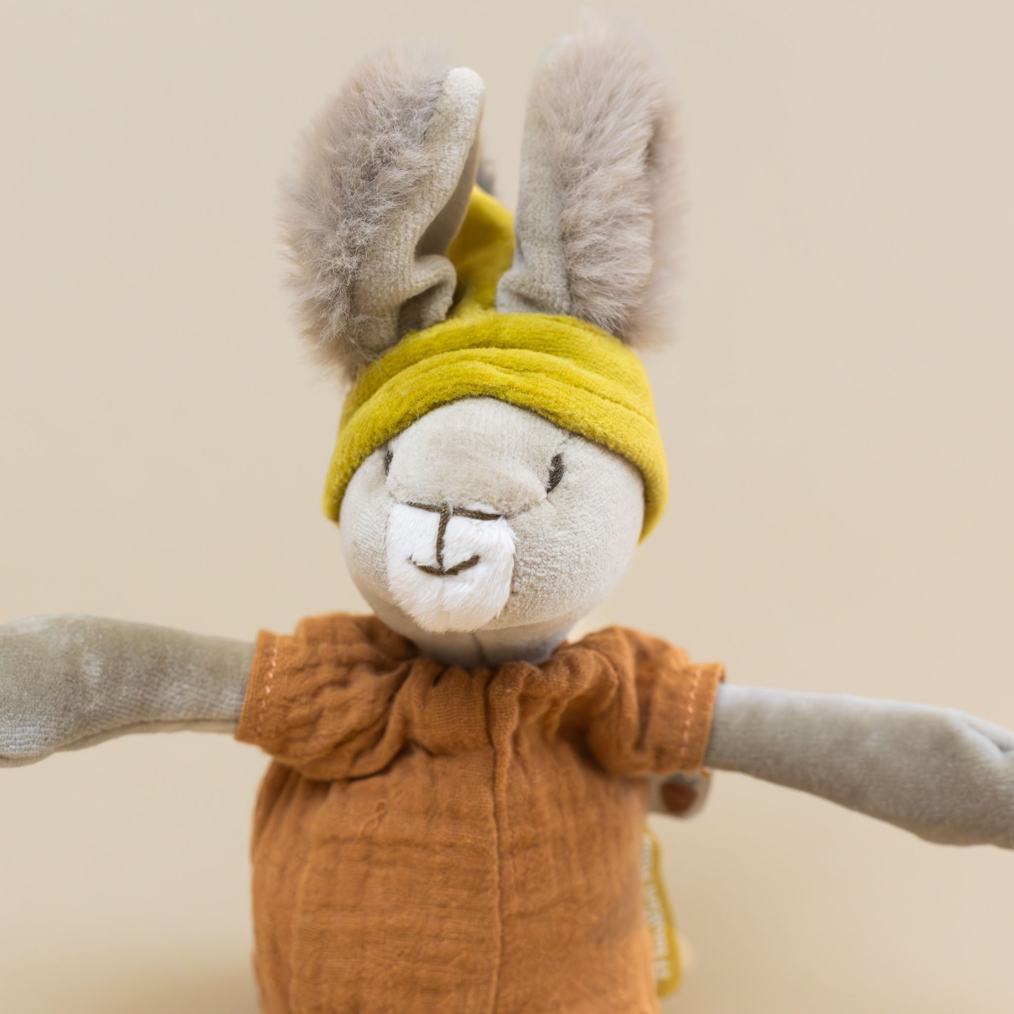 trois-petit-lapins-little-clay-rabbit-stuffed-animal-with-ochre-hat