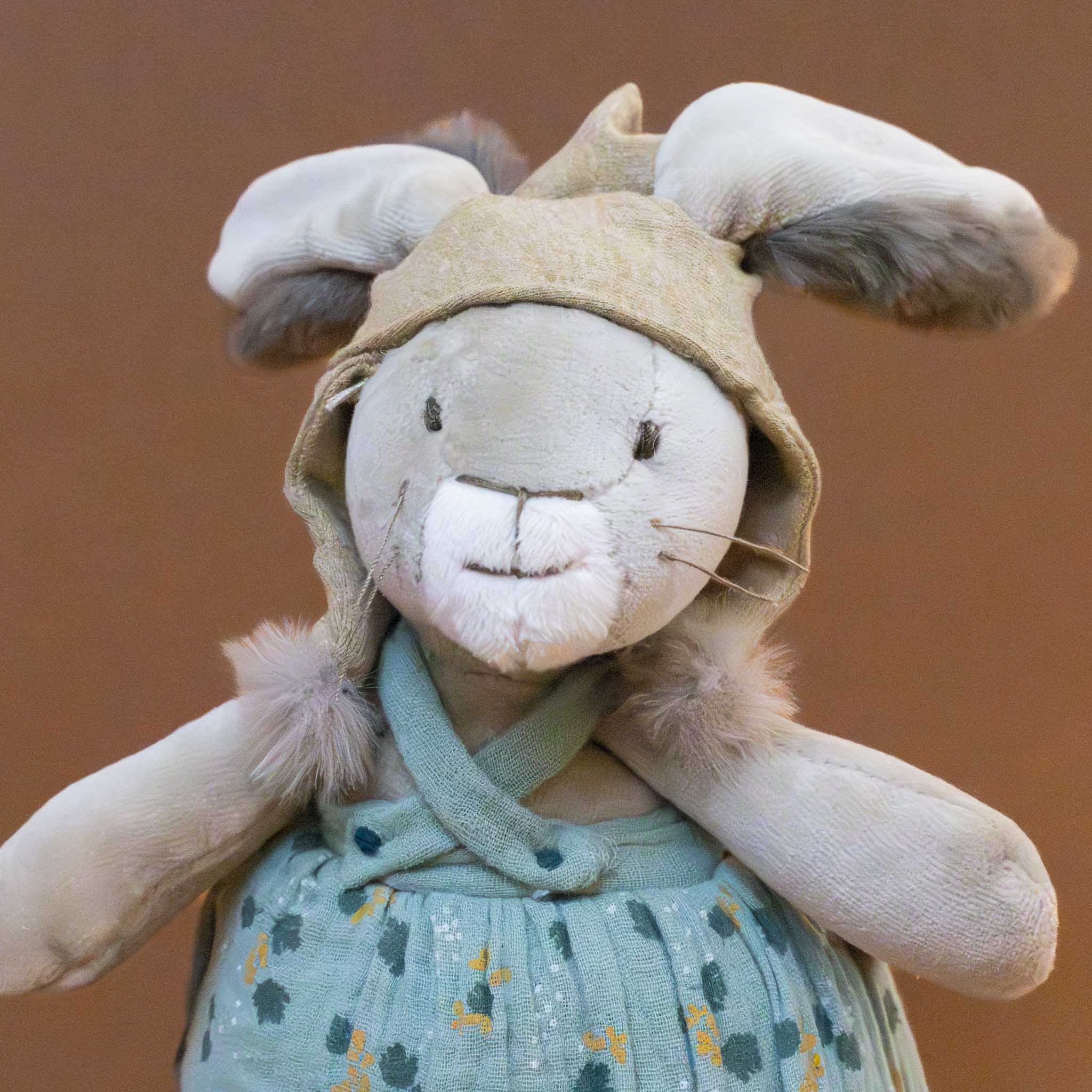 closeup-trois-petit-lapins-musical-sage-rabbit