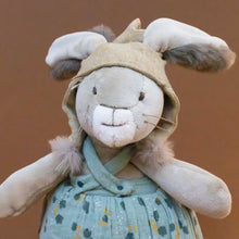 Load image into Gallery viewer, closeup-trois-petit-lapins-musical-sage-rabbit