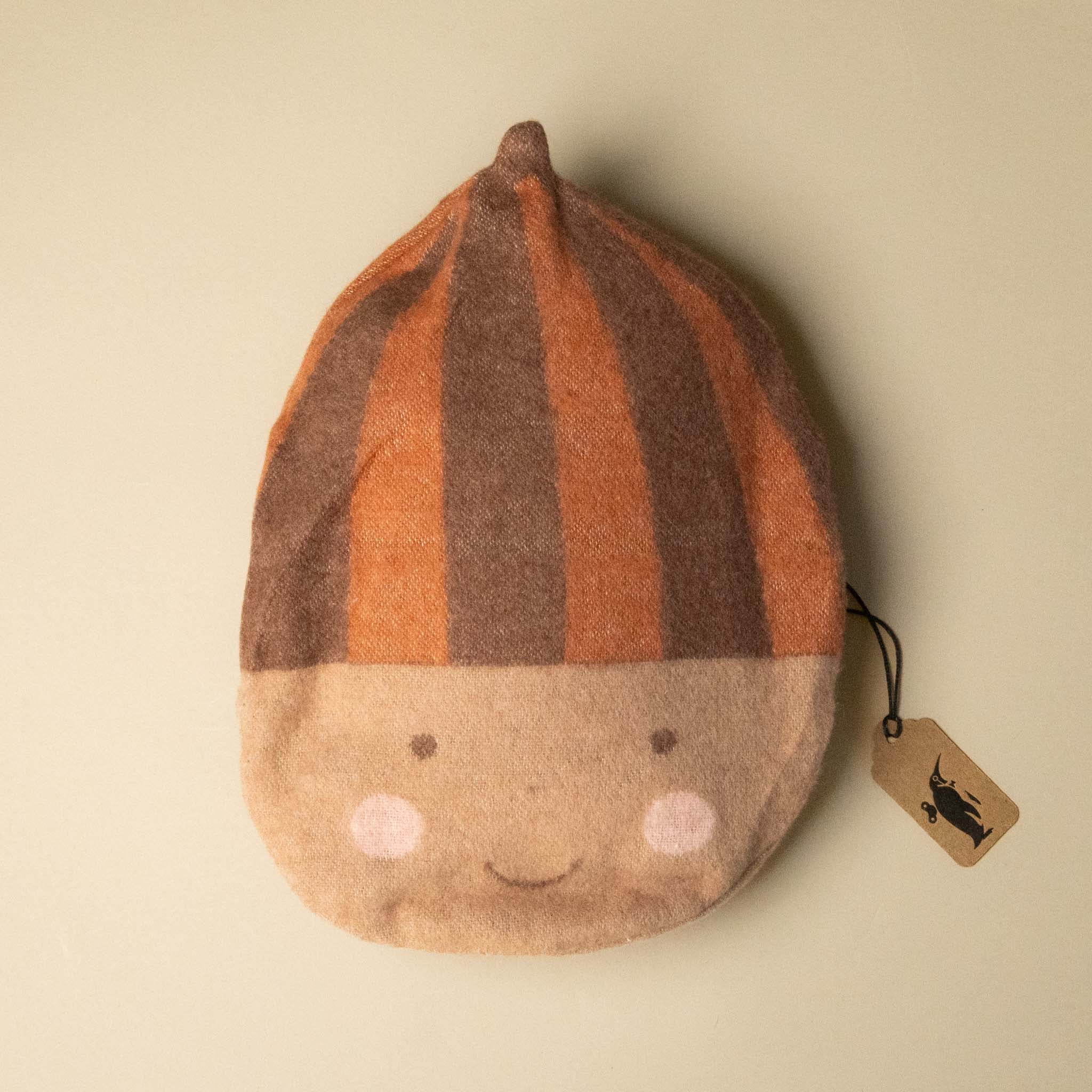 warming-seed-cushion-happy-acorn