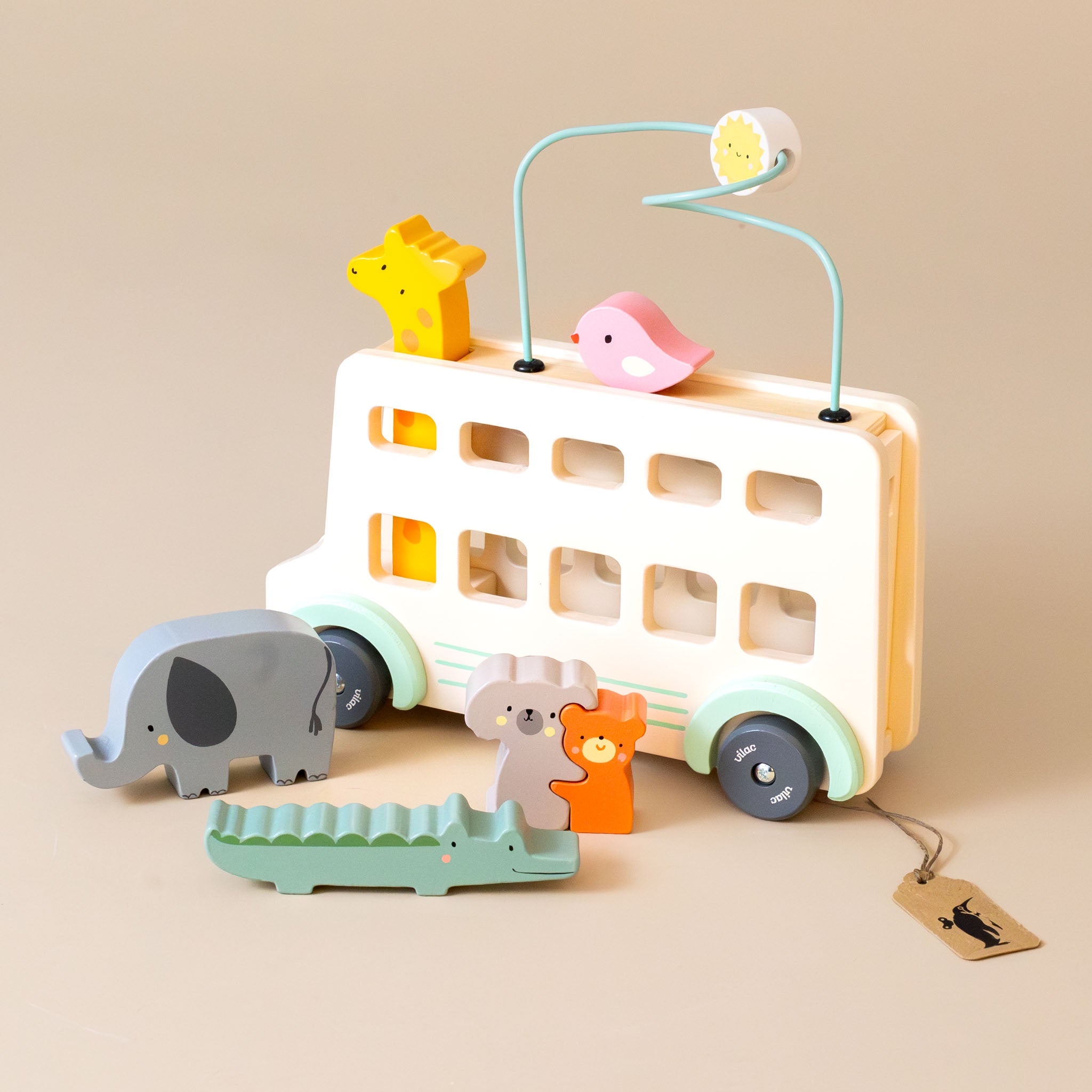 wooden-animal-bus-with-variety-of-animals-that-fit-in-the-bus