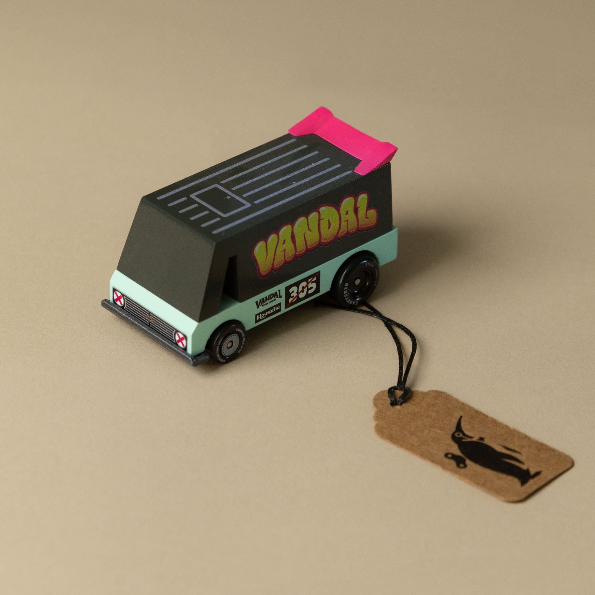 wooden-candycar-toon-vandal-305