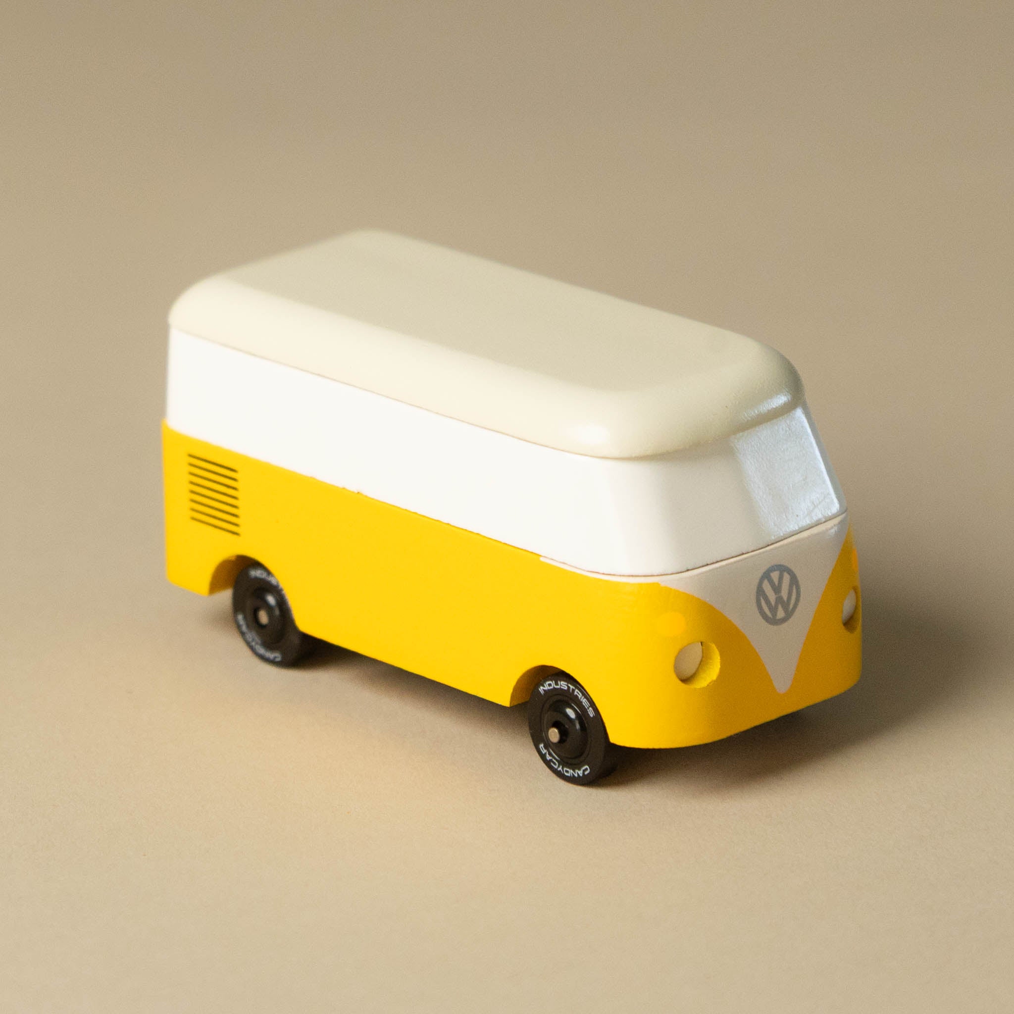 wooden-candycar-vw-bus-sunshine-y-yellow