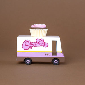    wooden-candyvan-cupcake-truck