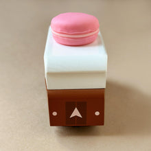 Load image into Gallery viewer, Macaron Candyvan Framboise, view of the front.