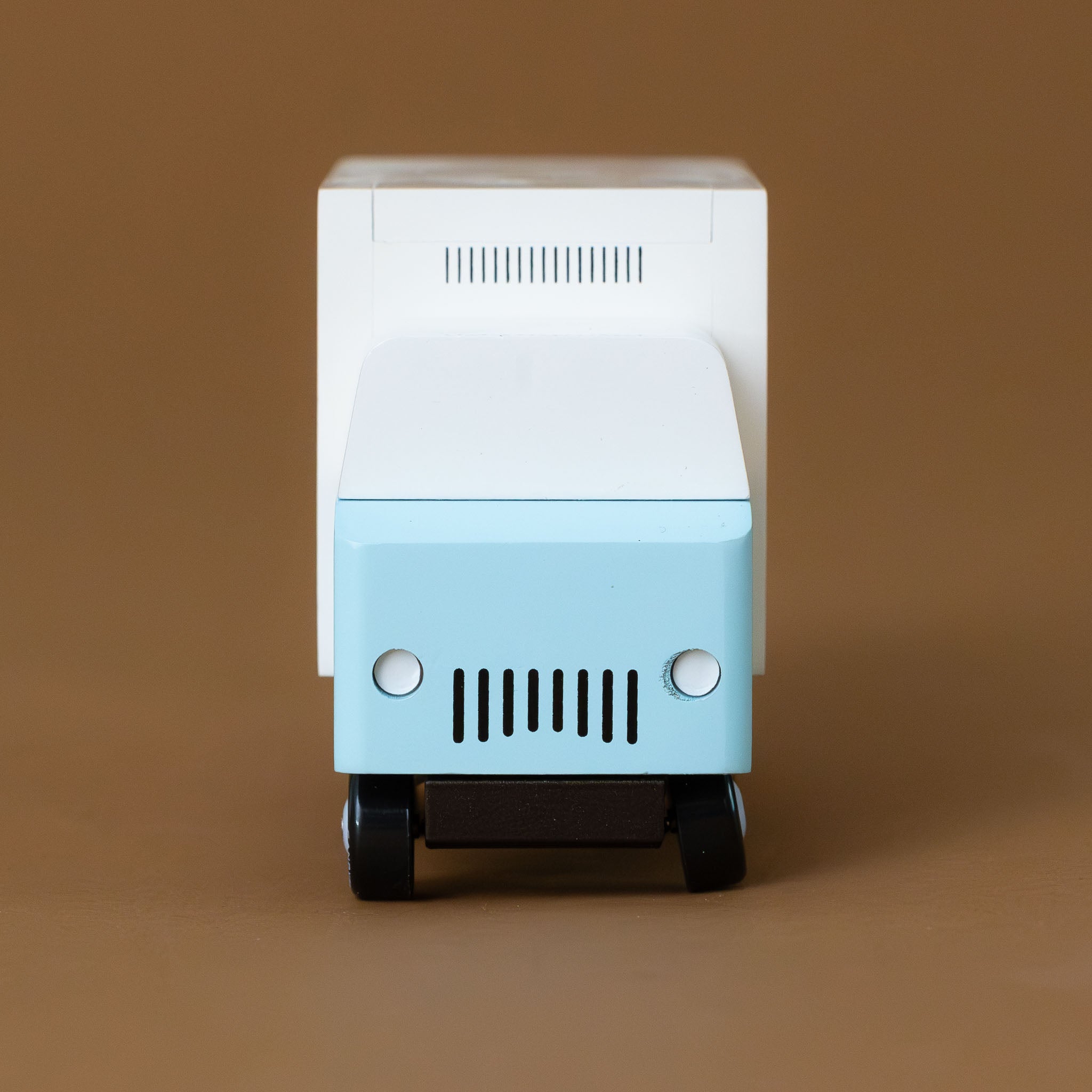 baby-blue-and-white-wooden-candyvan-milk-delivery-truck-front-with-grill