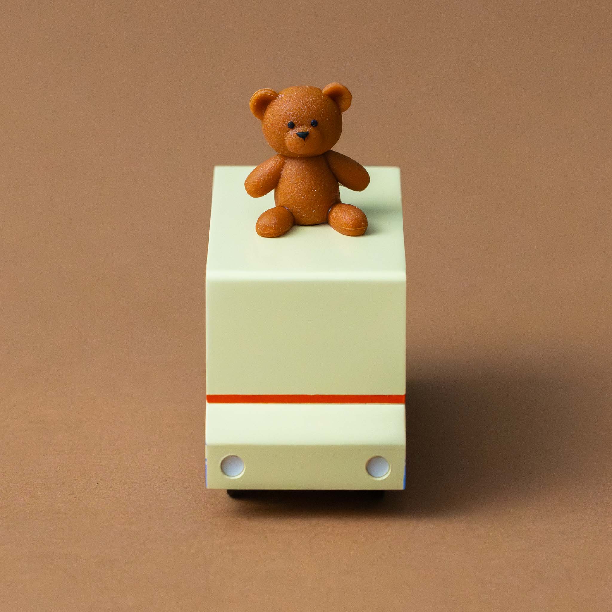 wooden-candyvan-teddy-bear-toy-van-front