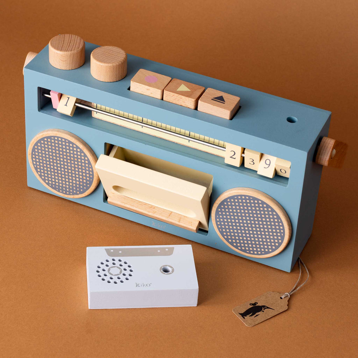 wooden-pretend-play-boom-box-blue and cassette
