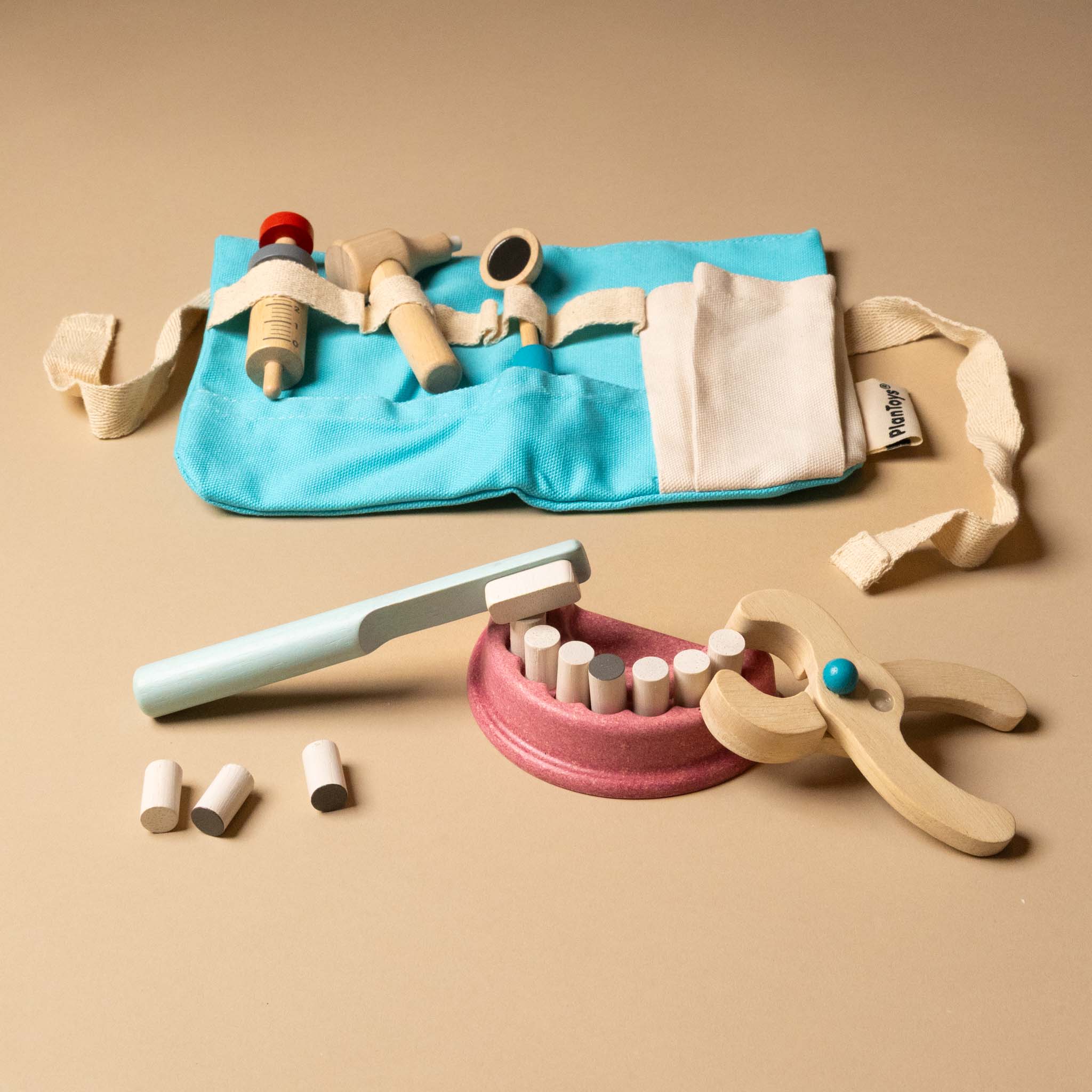 wooden-pretend-play-dentist-set-toothbrush-and-teeth