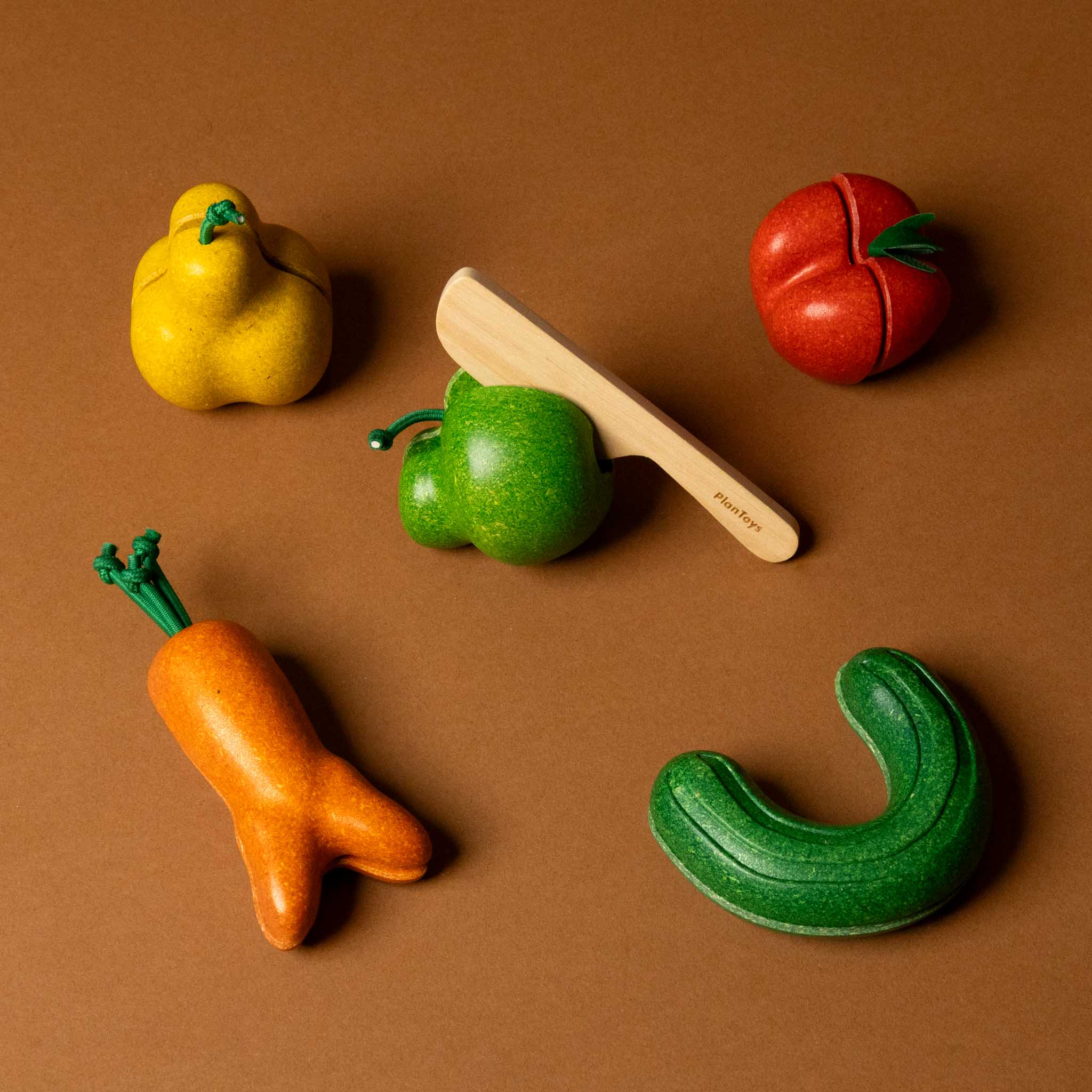 wooden-pretend-play-wonky-fruits-and-vegatables-ALT-01