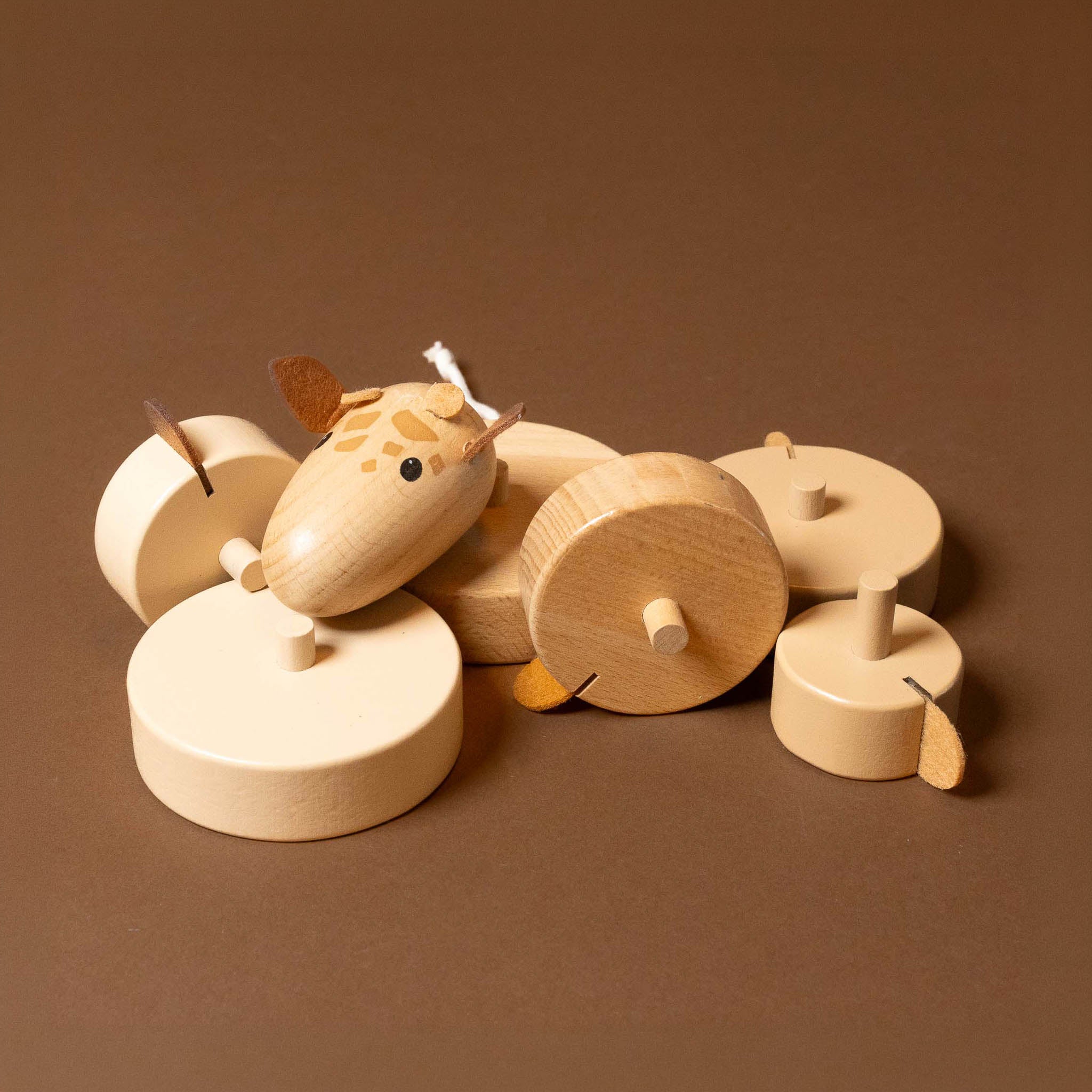 wooden-stacking-giraffe-leonie