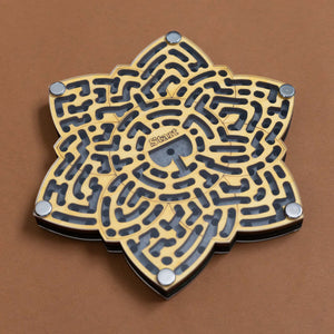 wooden-star-labyrinth-puzzle-natural-stain-top