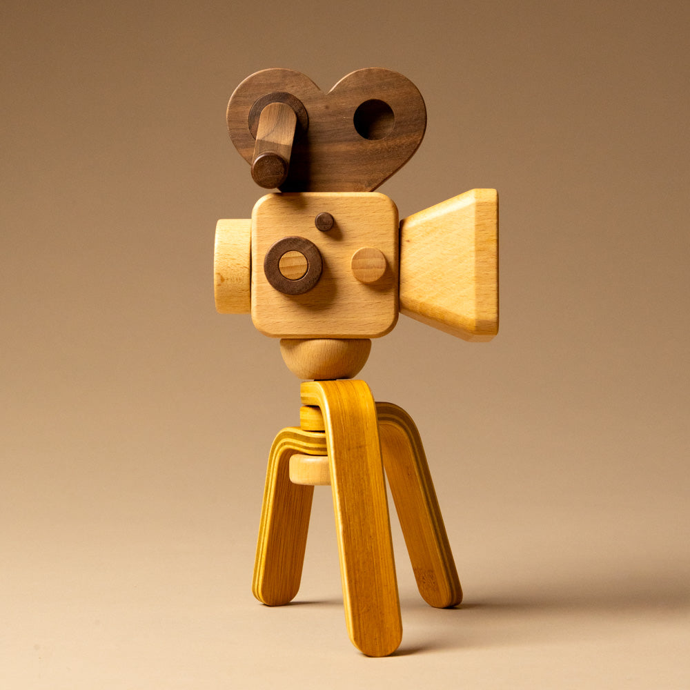 wooden-super-16-handheld-play-camera-with-tripod_side
