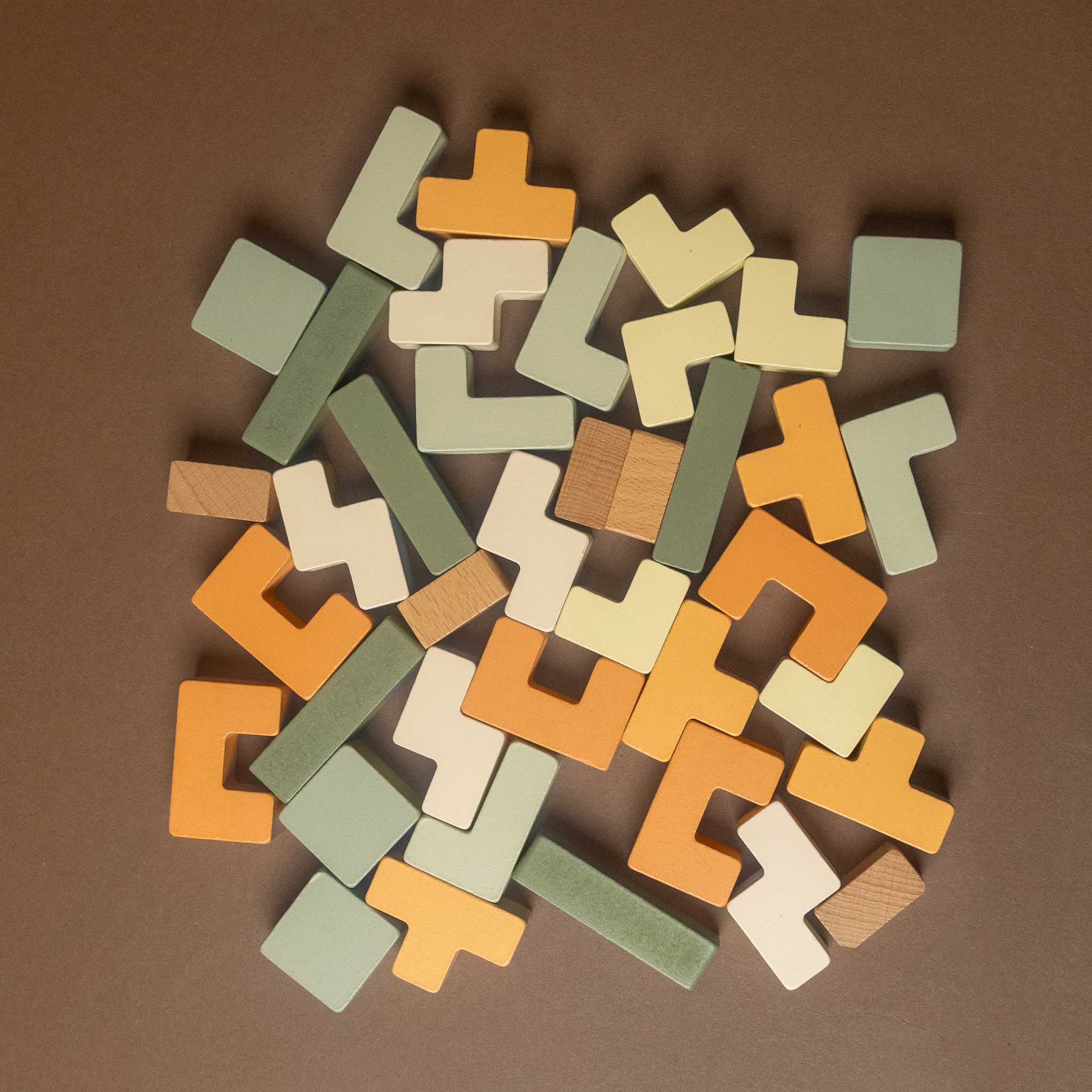 wooden-tetris-puzzle-playset pieces