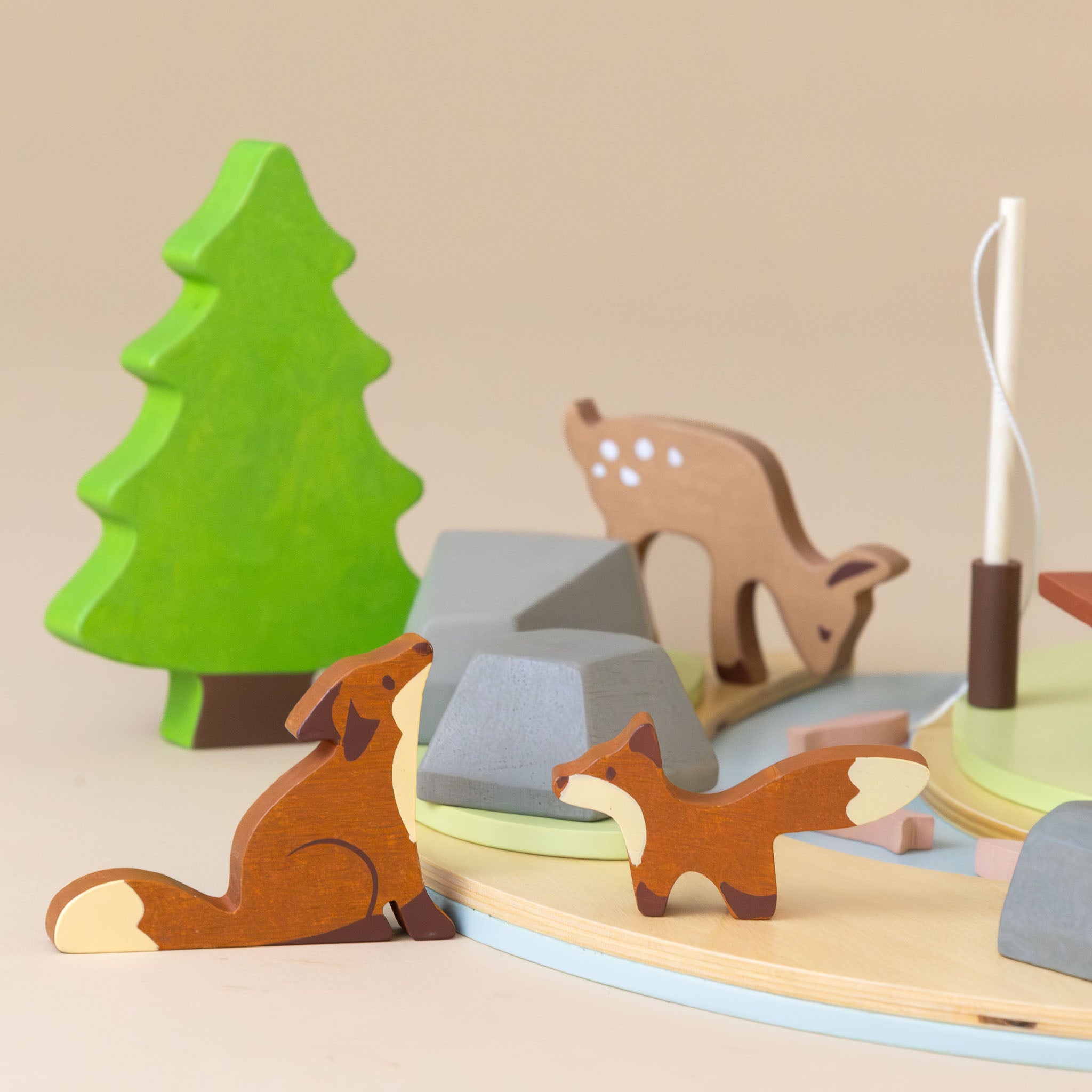wooden-wildlife-camping-play-set-deer-and-foxes-at-a-stream