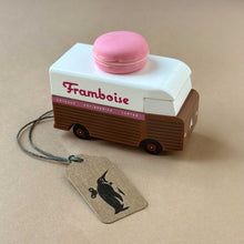Load image into Gallery viewer, Macaron Candyvan Framboise, view of the side saying Gateaus, Patisseries, Tartes.