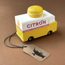 Load image into Gallery viewer, Macaron Candyvan Citron, view of the side saying Gateaux, Patisseries, Tartes.