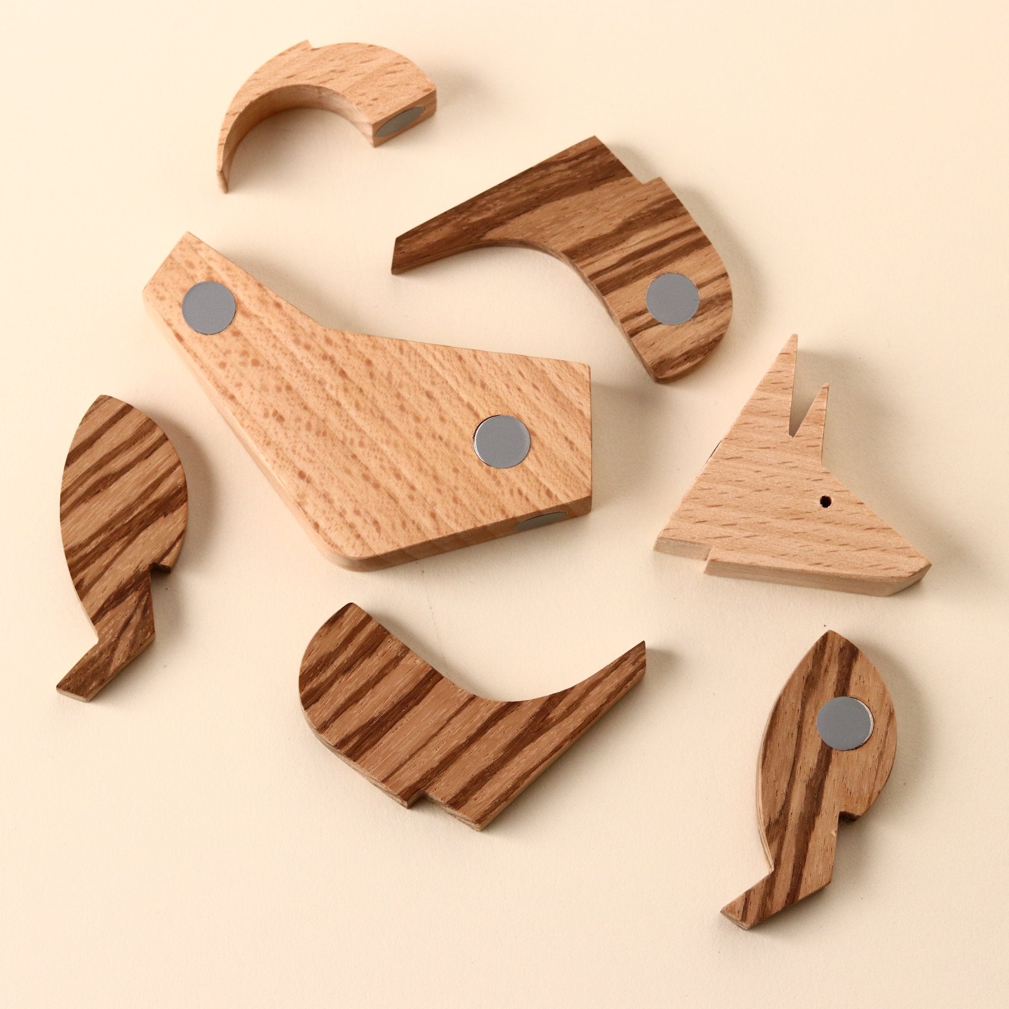 archabits-wooden-magnetic-wolf-figure-in-pieces