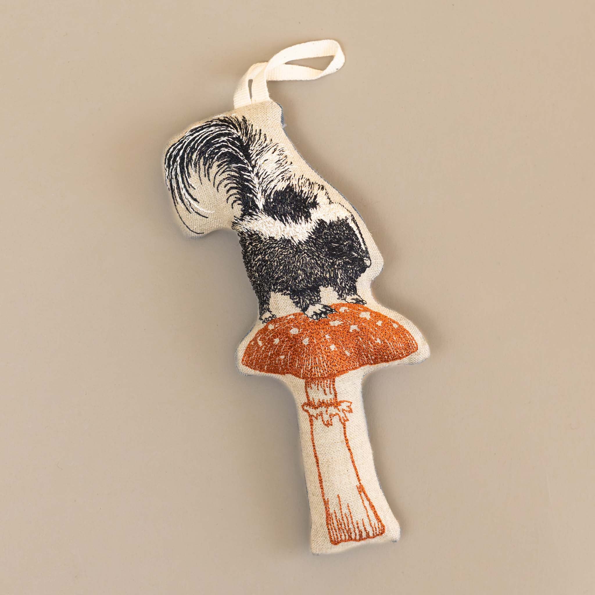 skunk-atop-a-russet-mushroom-embroidered-ornament