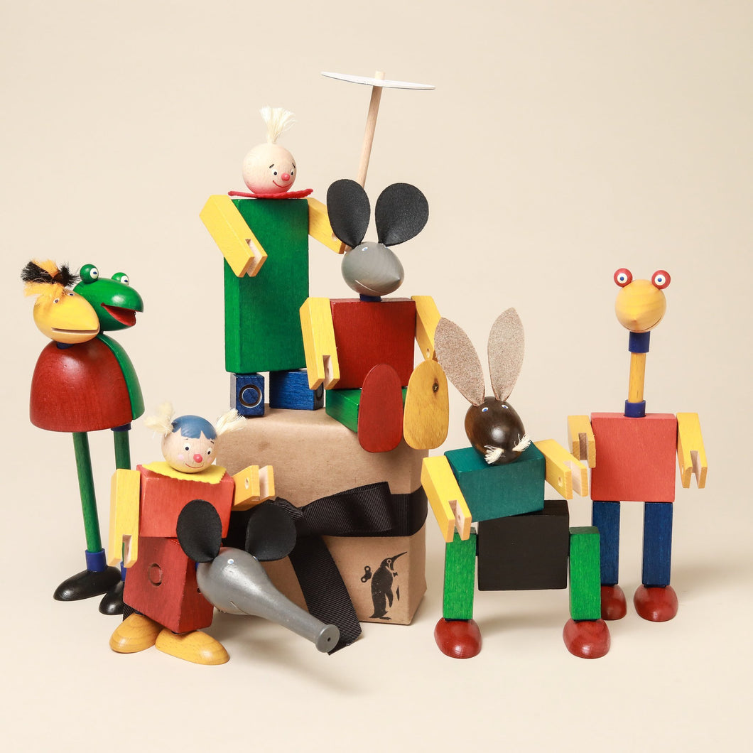 colorful-wooden-building-set-of-rollicking-family-steck-figure-set