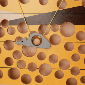 detail-of-mouse-and-wooden-ball