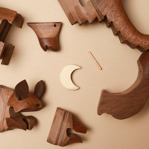 Wooden-3D-Puzzle-Howling-Wolf-Walnut-in-pieces