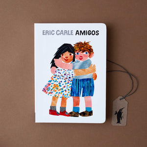 amigos-board-book-front-cover-two-friends-hugging-on-white-background