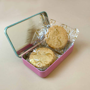interior-tin-packaged-shortbread-cookies