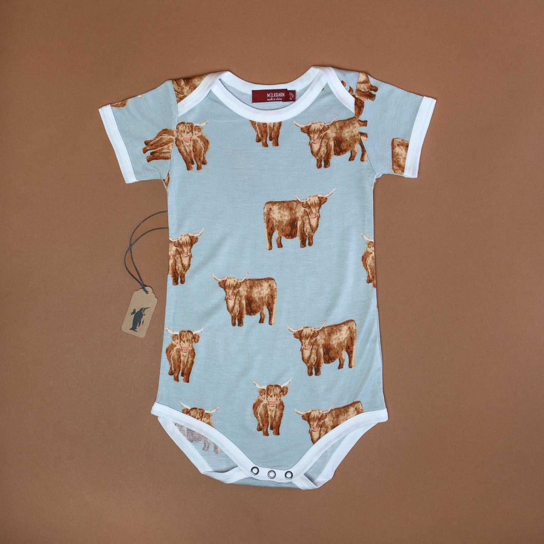 baby-onesie-in-grey-color-with-red-brown-highland-cow-pattern-and-white-contrasting-edging