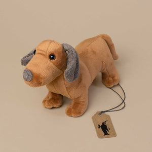 tan-dachsund-stuffed-animal-with-dark-brown-ears-and-nose