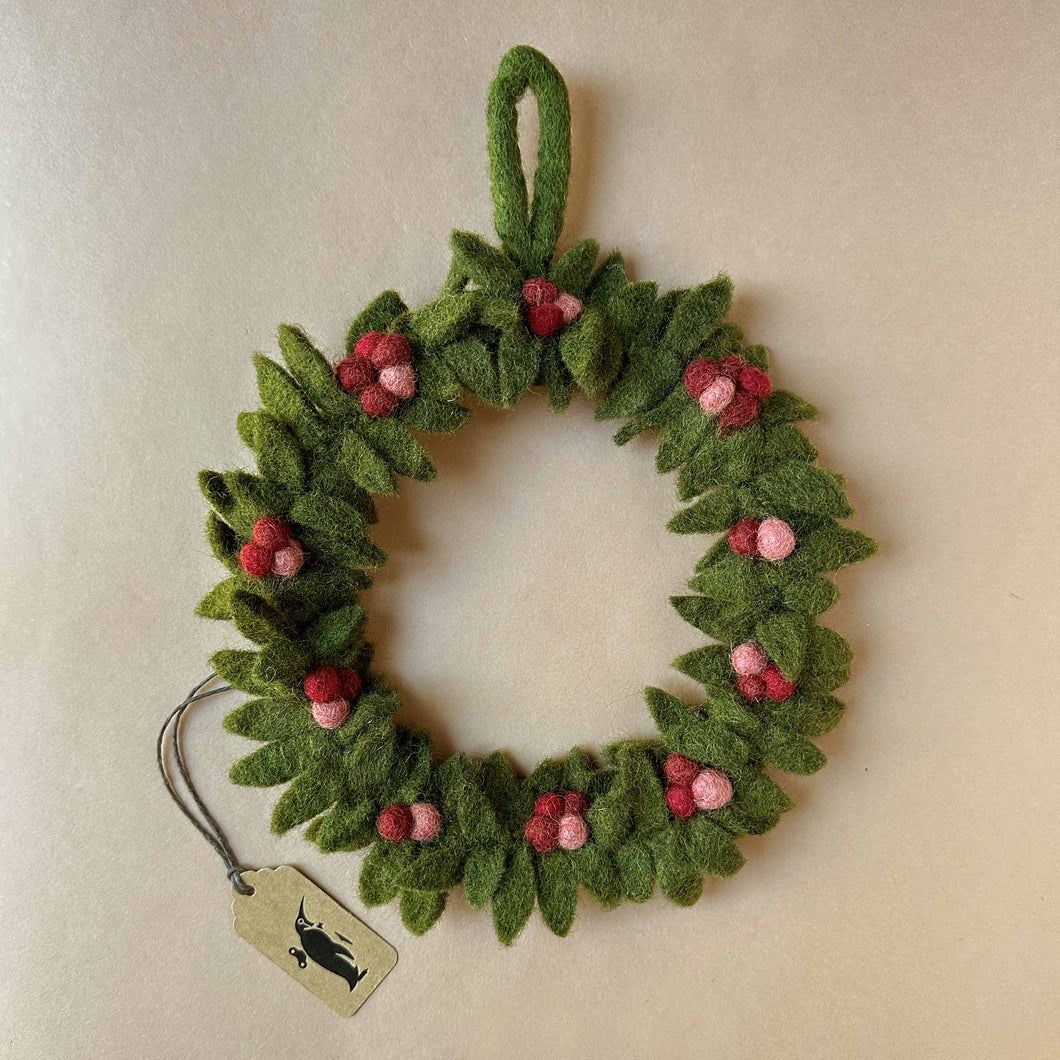    felt-green-leaf-wreath-with-berries-smal