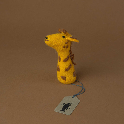 felted-finger-puppet-giraffe
