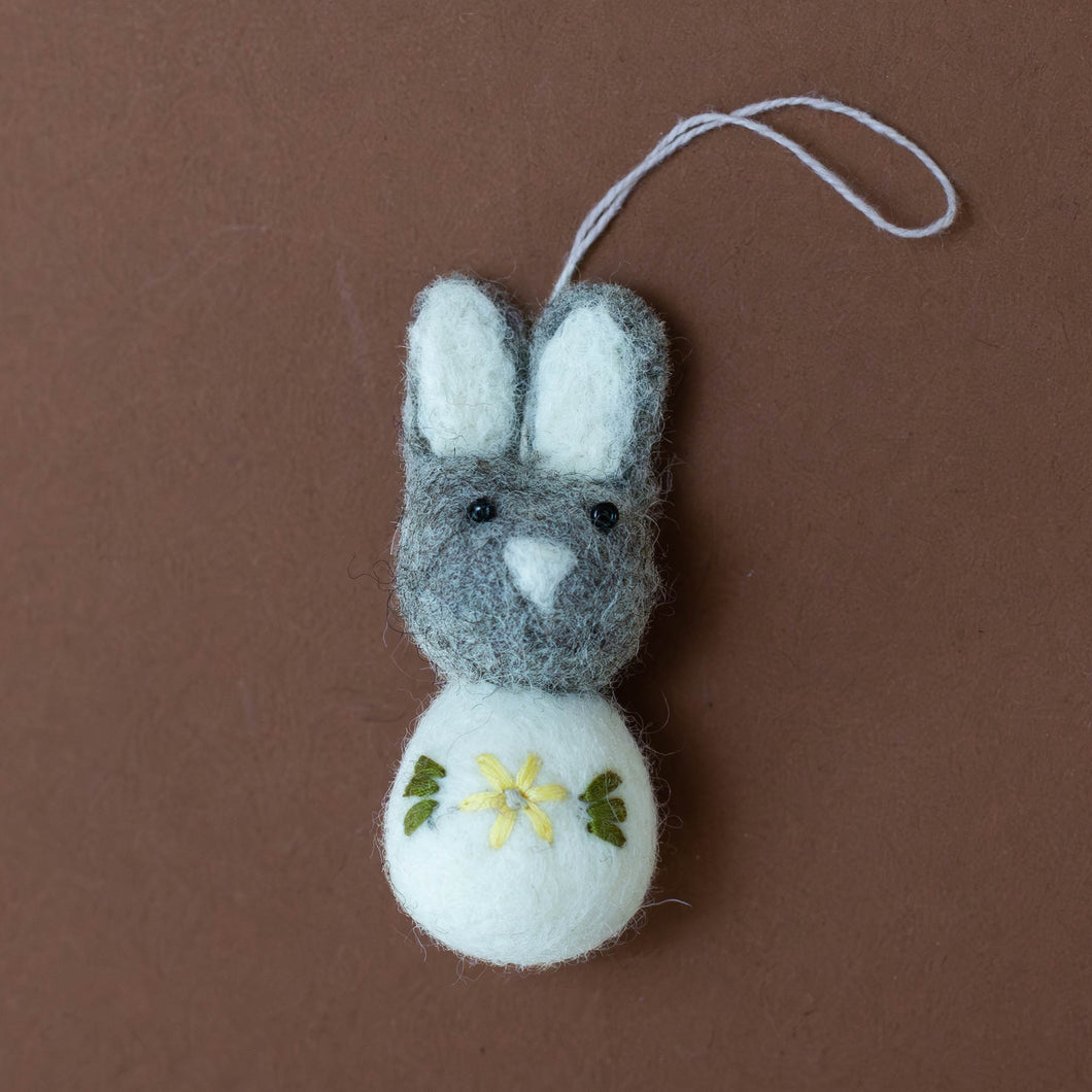 felted-pom-pom-bunny-ornament--grey-and-white-with-flower