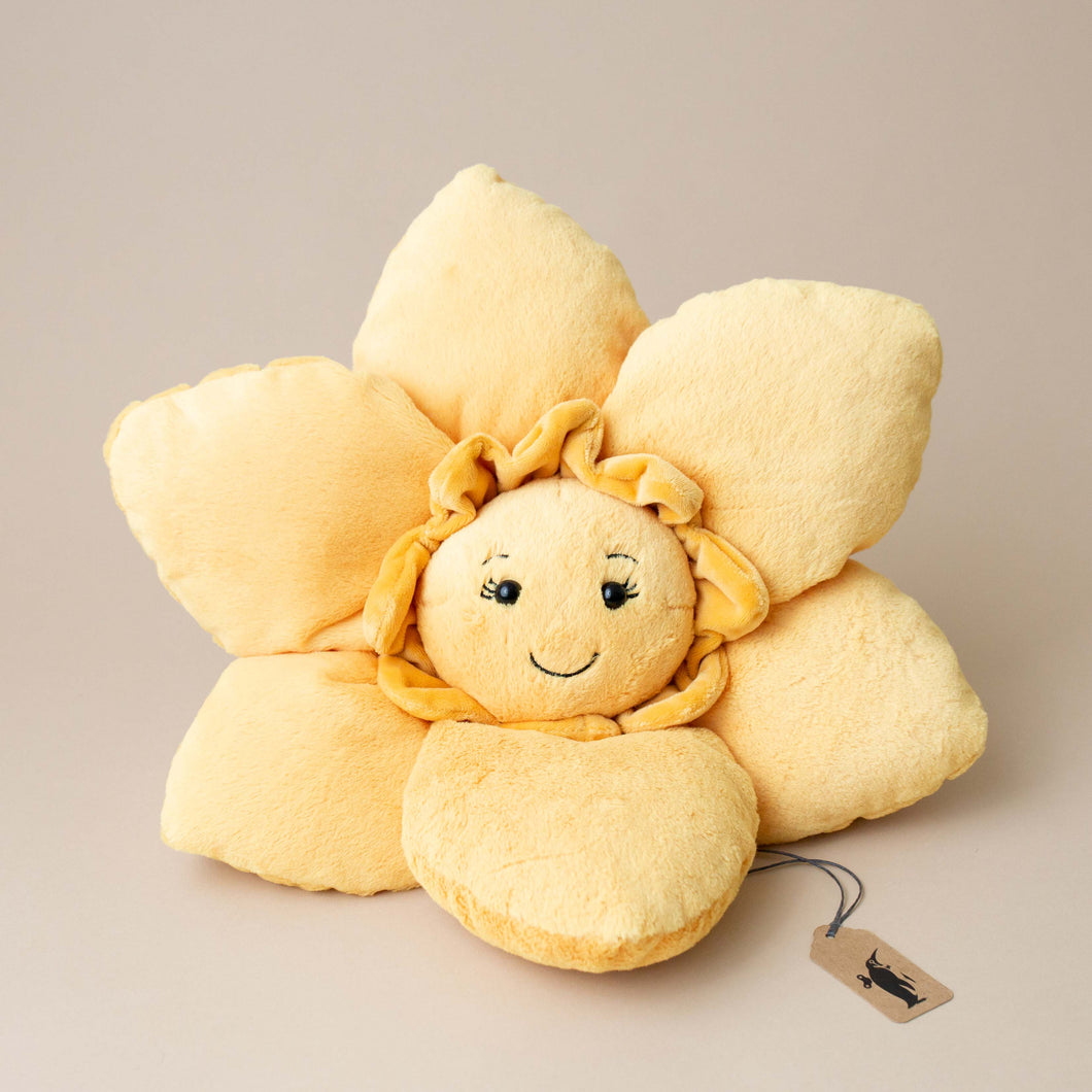 soft-yellow-smiling-flower-with-ruffle-around-center
