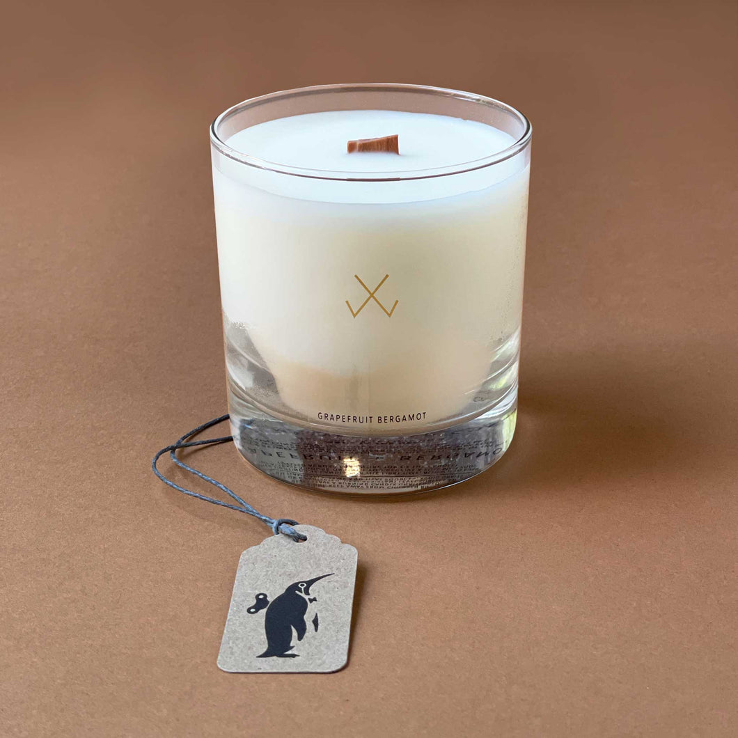 white-wax-candle-with-wood-wick-in-clear-glass-holder