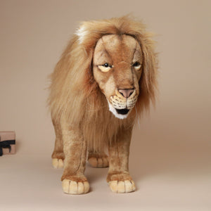 lion-stuffed-animal-seat
