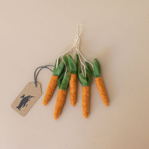 little-felted-carrot-cluster-ornament-set