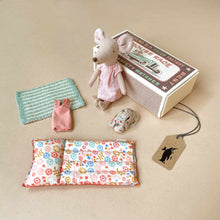 Load image into Gallery viewer, Matchbox Mouse Big Sister Sleepy Beach Set - Pretend Play - pucciManuli