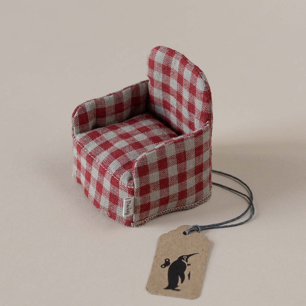 matchbox-mouse-red-gingham-arm-chair