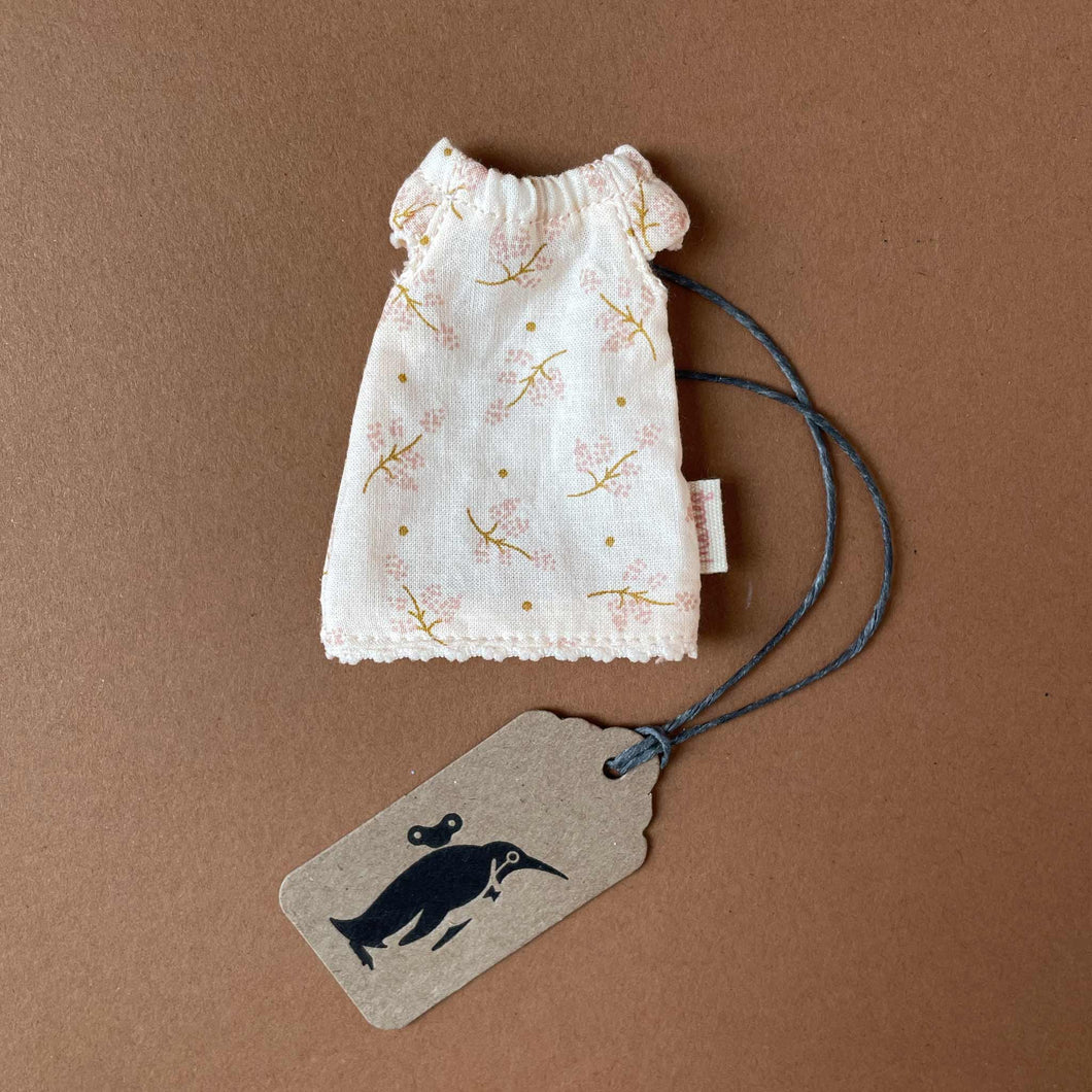ivory-nightgown-with-pink-floral-for-matchbox-mouse-big-sister