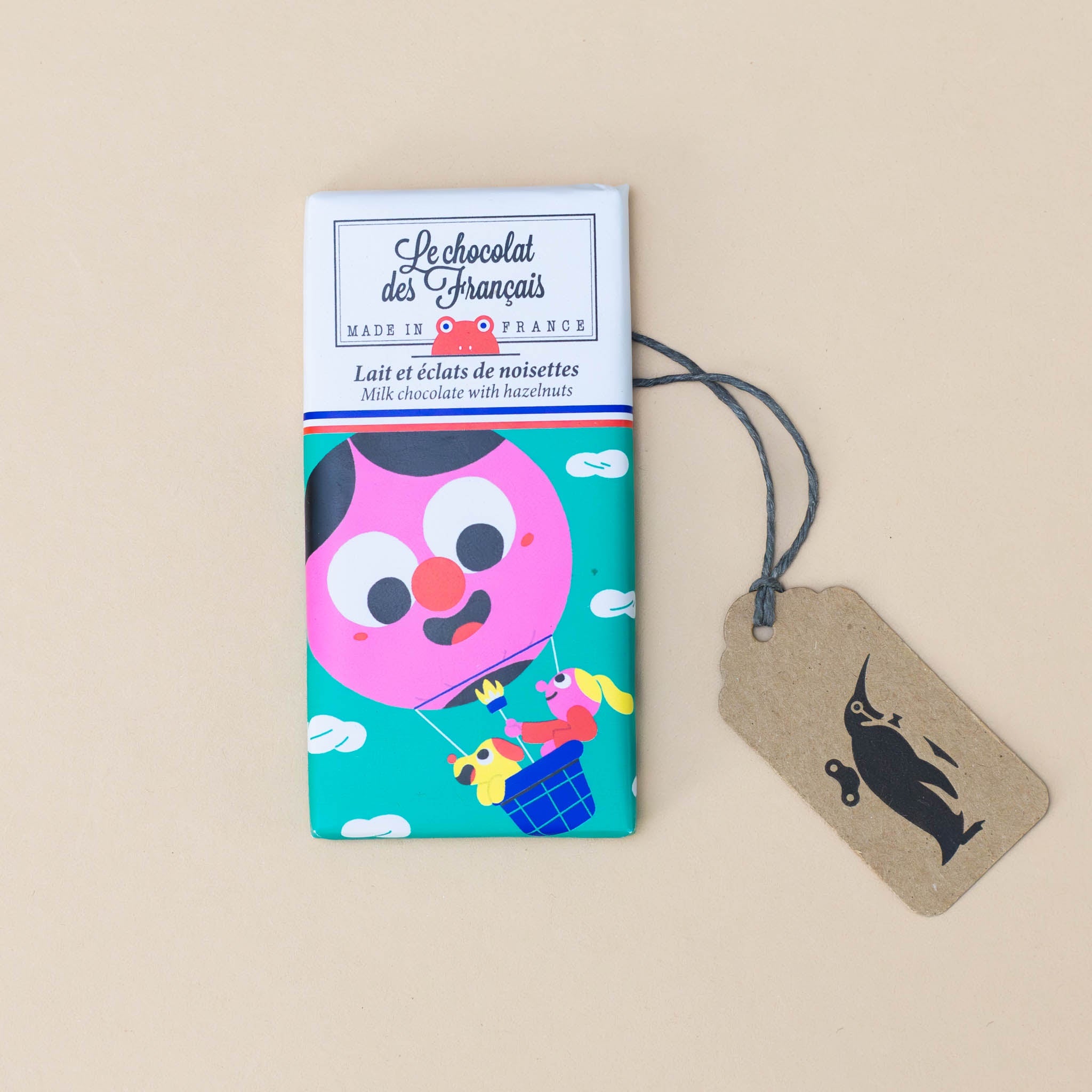  Analyzing image    petite-milk-chocolate-bar-hazelnuts-with-hot-air-balloon-on-the-packaging