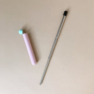 metal-straw-next-to-pink-and-metal-case