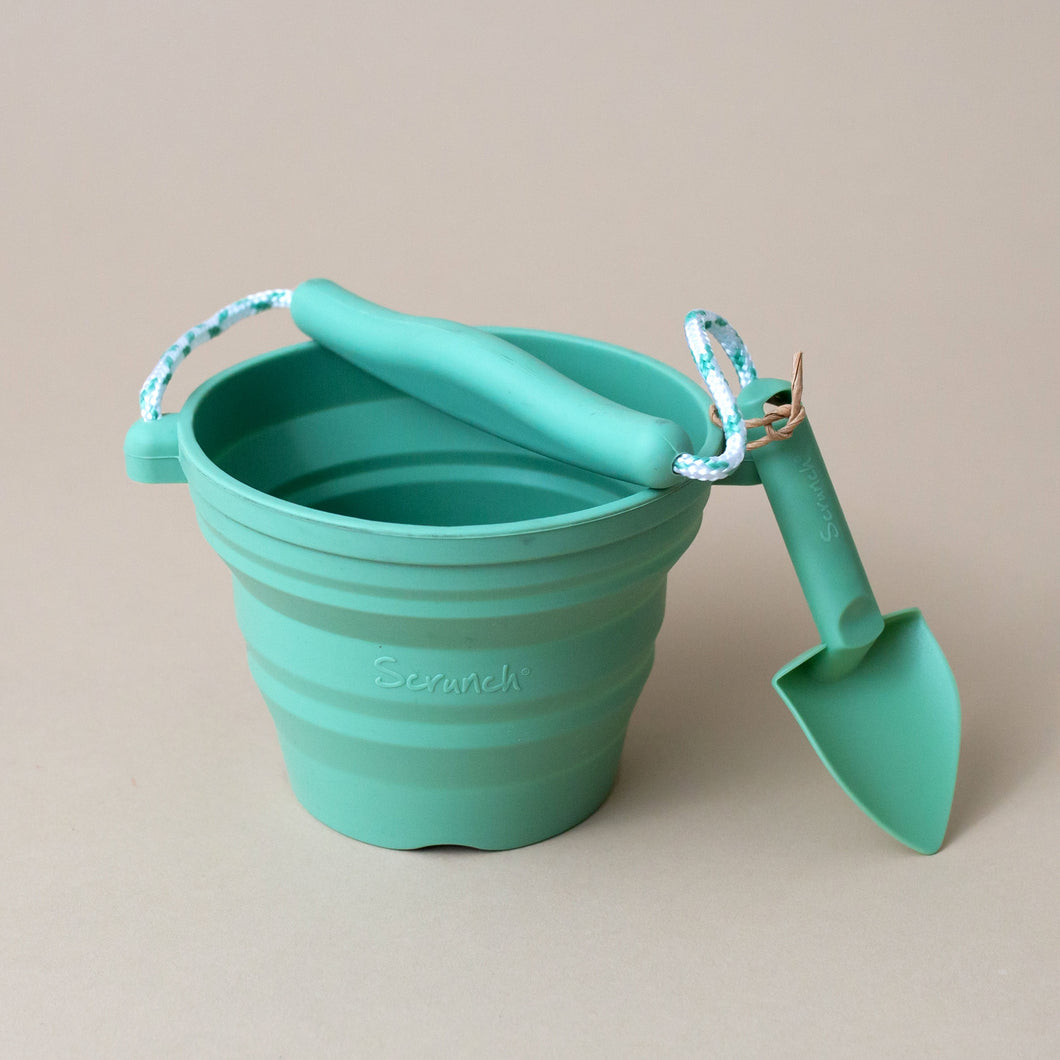 silicone-green-bucket-with-small-hard-shovel