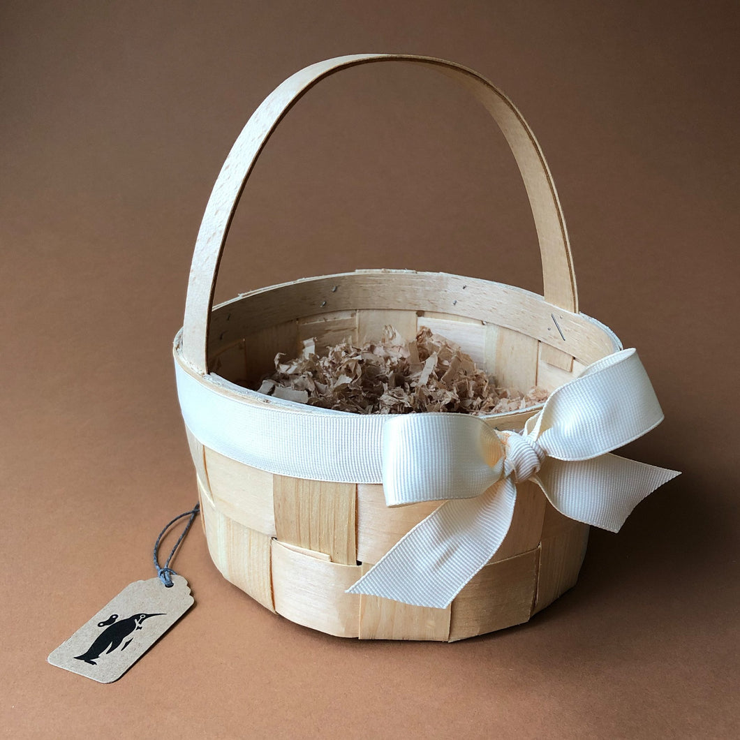 splint-wood-round-basket-with-white-ribbon