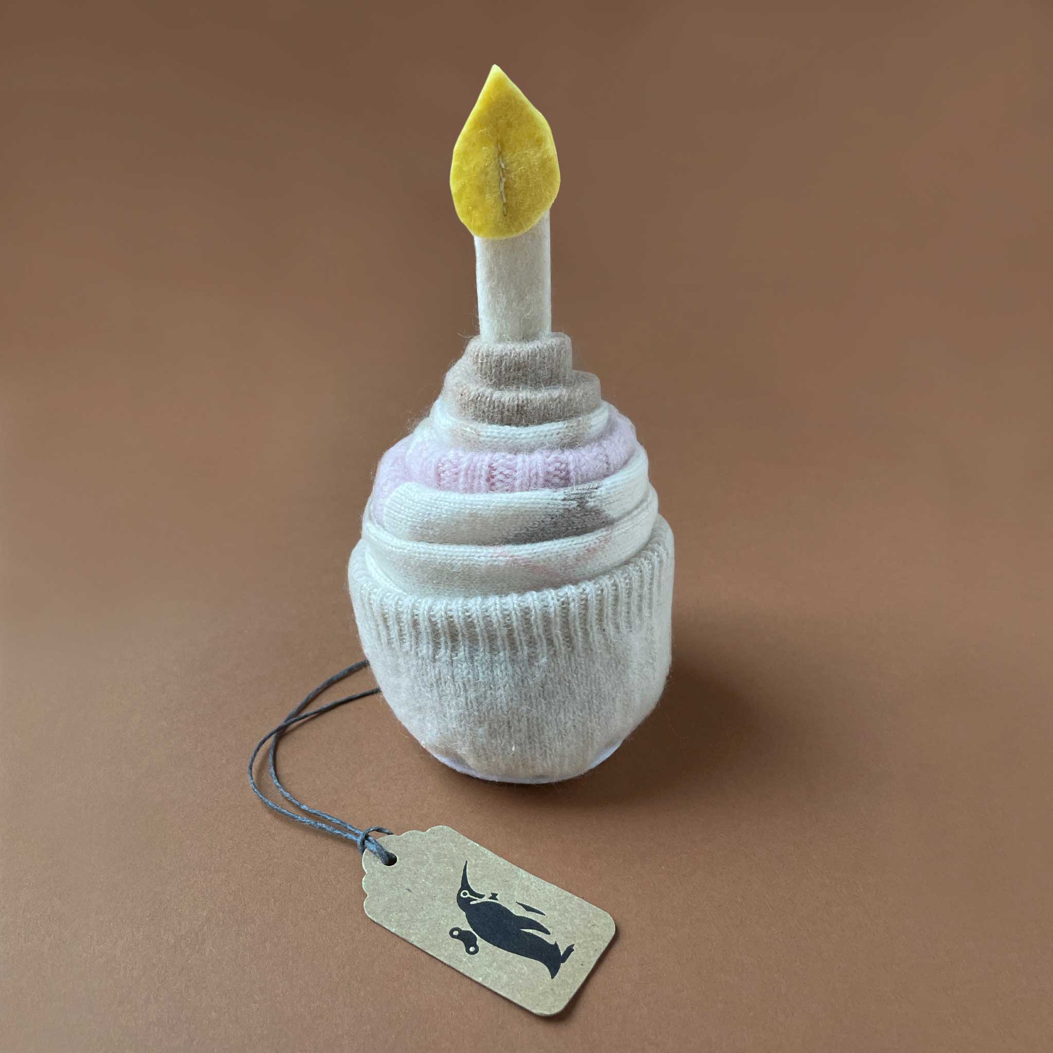 vanilla-sweater-cupcake-with-felt-candle