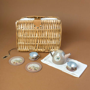 wicker-picnic-basket-with-tin-tea-set