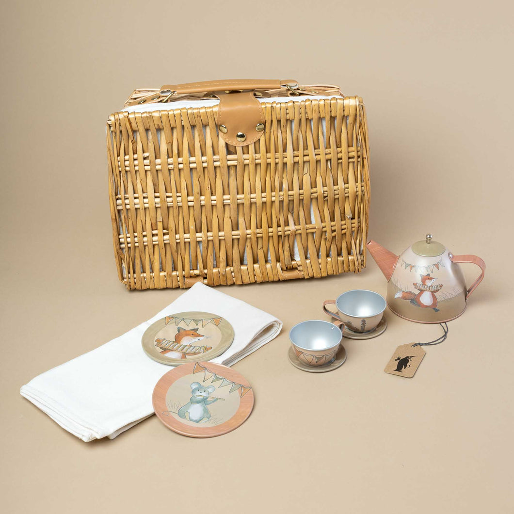 wicker-picnic-basket-with-woodland-musician-tin-tea-set
