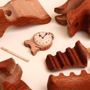 wooden-clock-inside-scattered-pieces