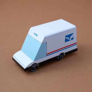 alternate-view-of-mail-van-blue-lettering-reading-us-001